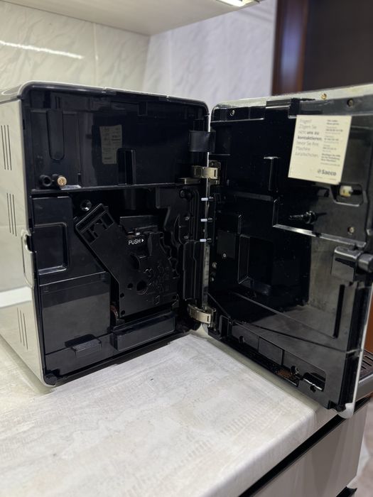 Кавомашина Philips Saeco Xelsis. Кавова машина з молочником