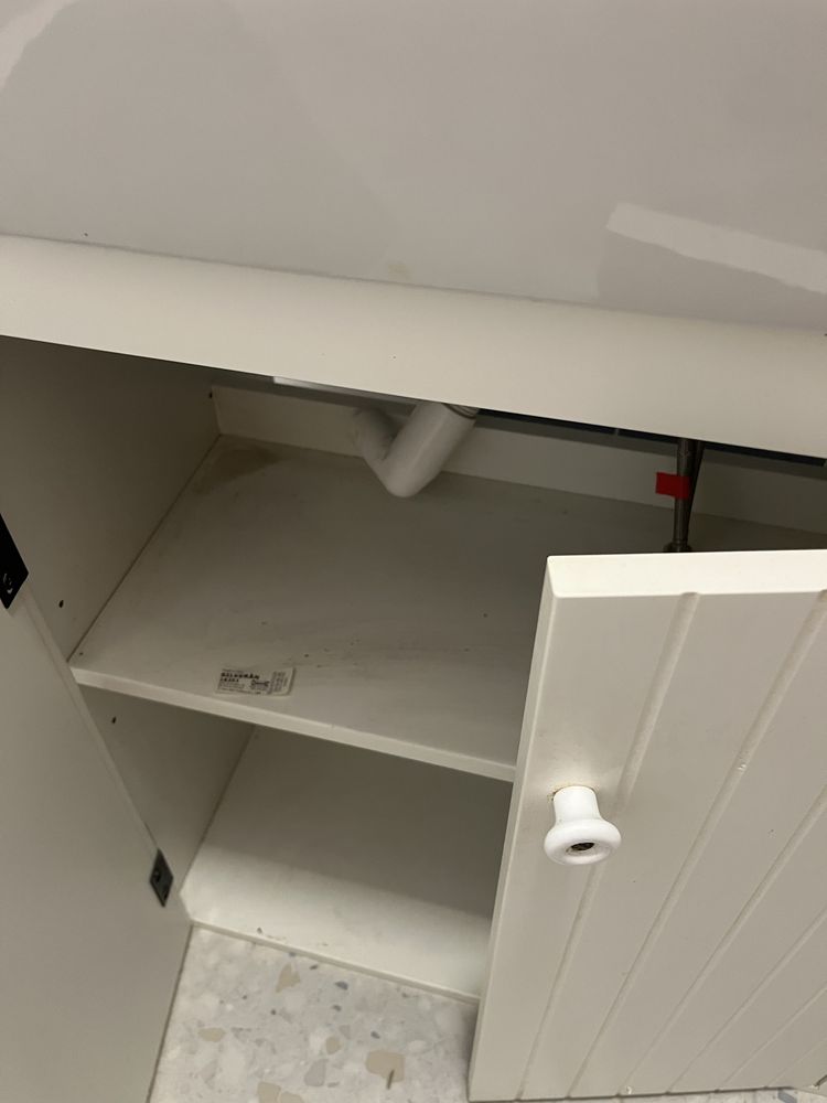 Umywalka Ikea z szafką podwieszaną i baterią