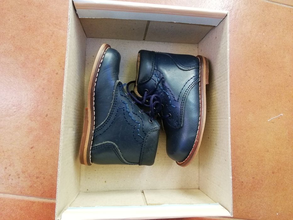 Botinhas novas em pele ortopédica, para criança, n. 20.
