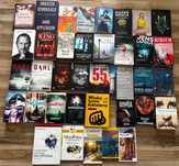 Ponad 30 książek – powieści, kryminały, literatura faktu.