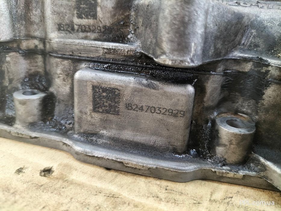 Peugeot 308 II 13-21 1.5 D Крышка головки блока цилиндров 9812647280