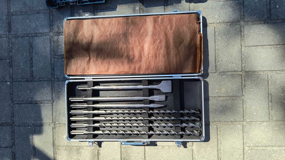 Sprzedam młot udarowy Bosch + zestaw wierteł