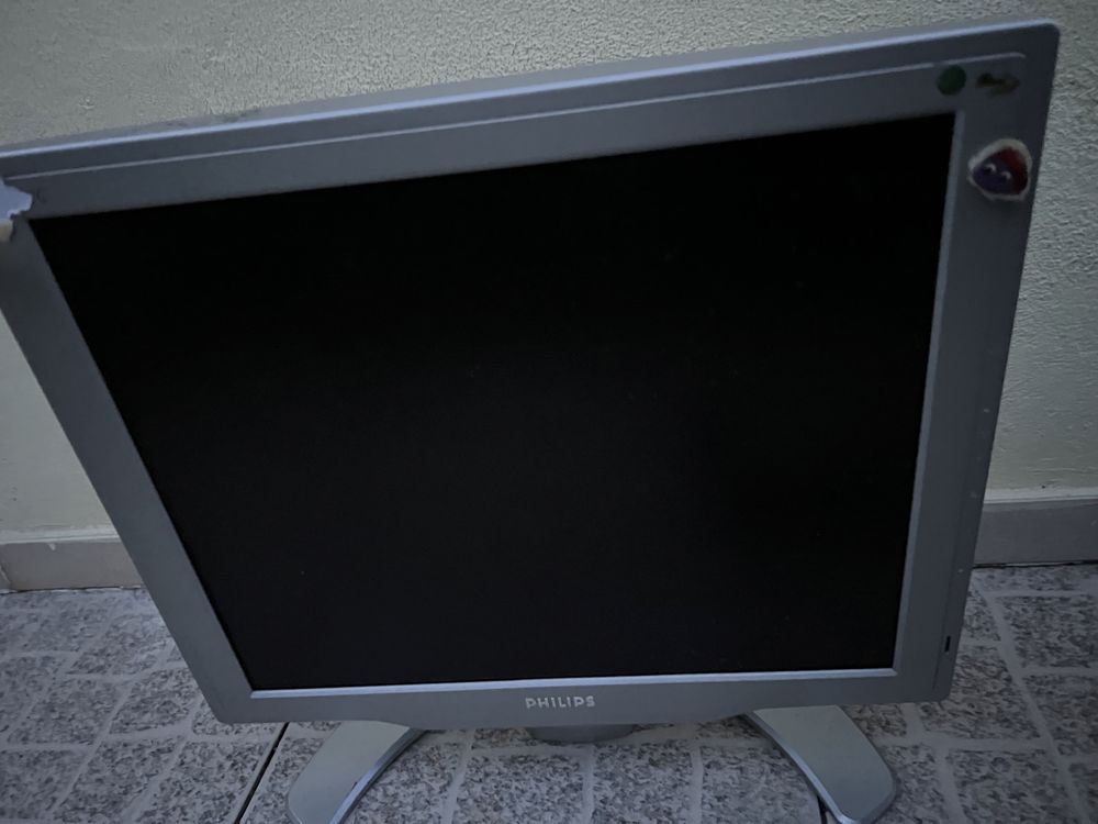 Vende-se monitores de computador vários