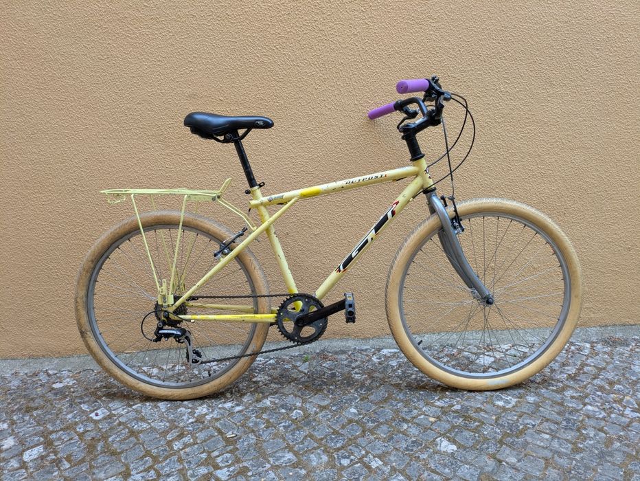 Bicicleta GT renovada e pronta a andar