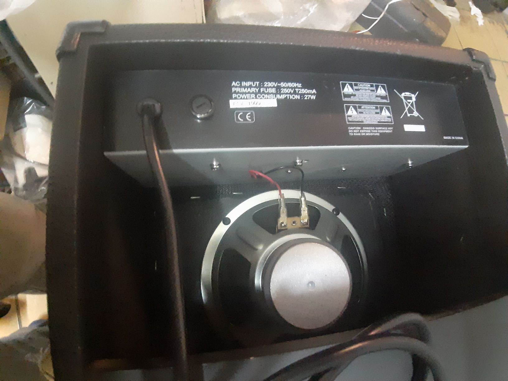 Amplificador de guitarra 27 W