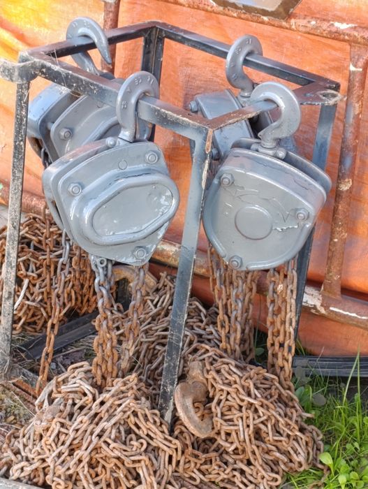 4 Cadernais de correntes de 1000kg cada