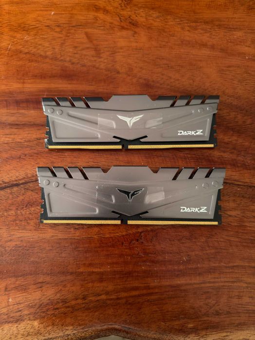 Team Group Kit 16GB (2 x 8GB) DDR4 3200MHz Dark Z Grey CL16