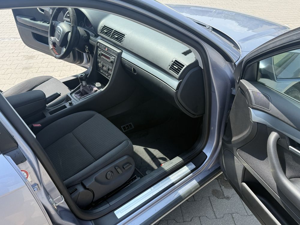 Audi A4 b7 1.8t sedan Xenon webasto PDC ()