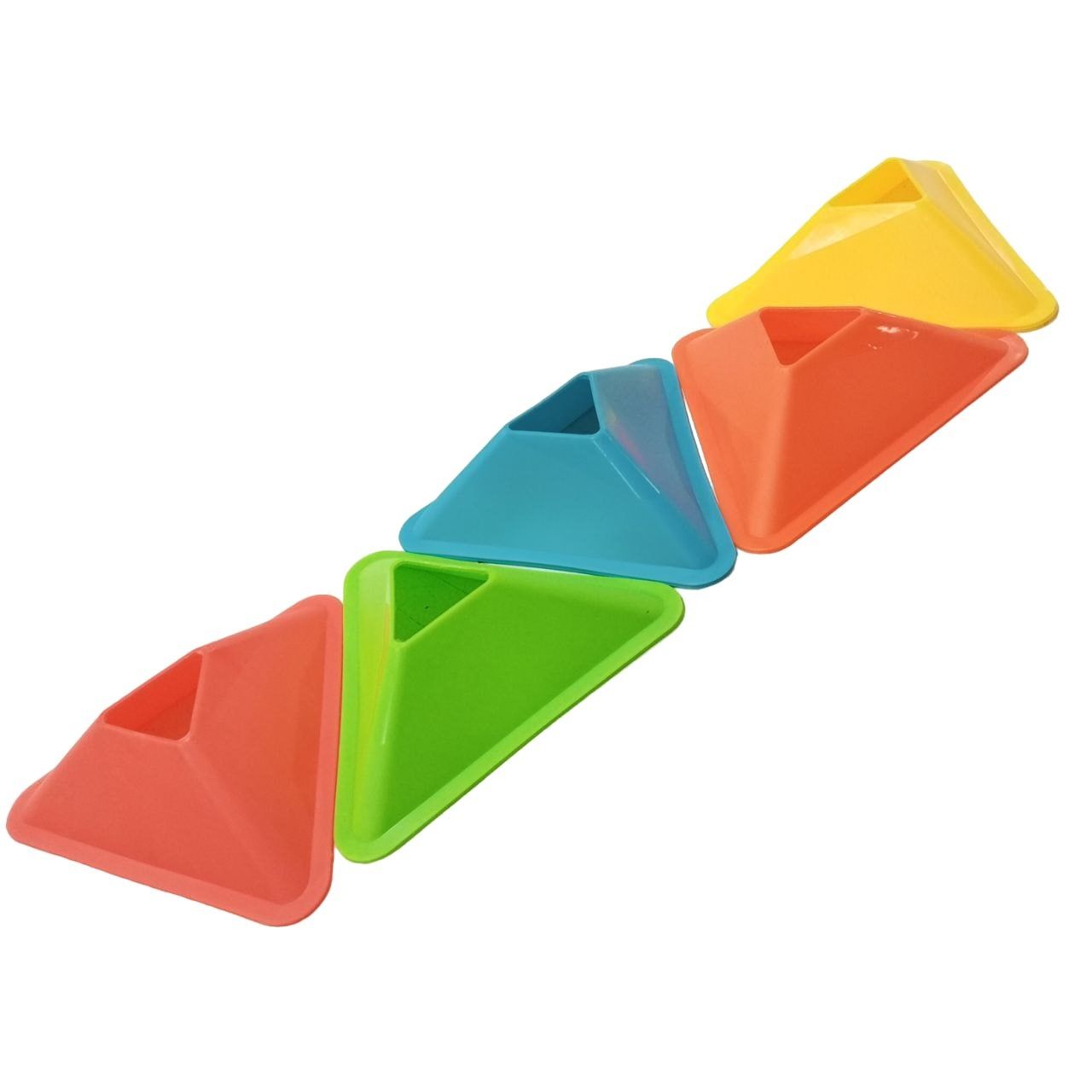 Треуголные фишки, тренировочные фишки, футбольные фишки разных цветов