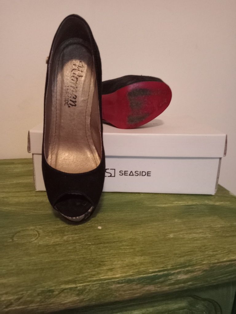 Sapatos salto alto novos
