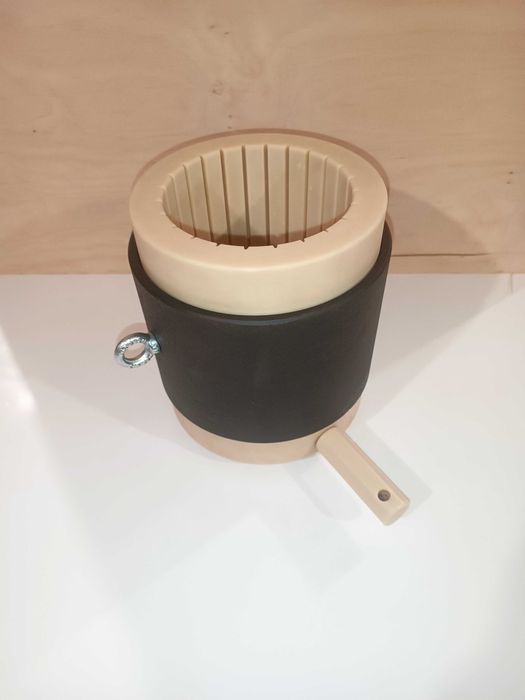 Бочка 3,3 литра для маслопресса, капролоновая