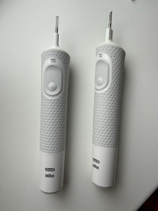 Зубна щітка електрична Braun Oral-B VitalityD100.413.1 PRO