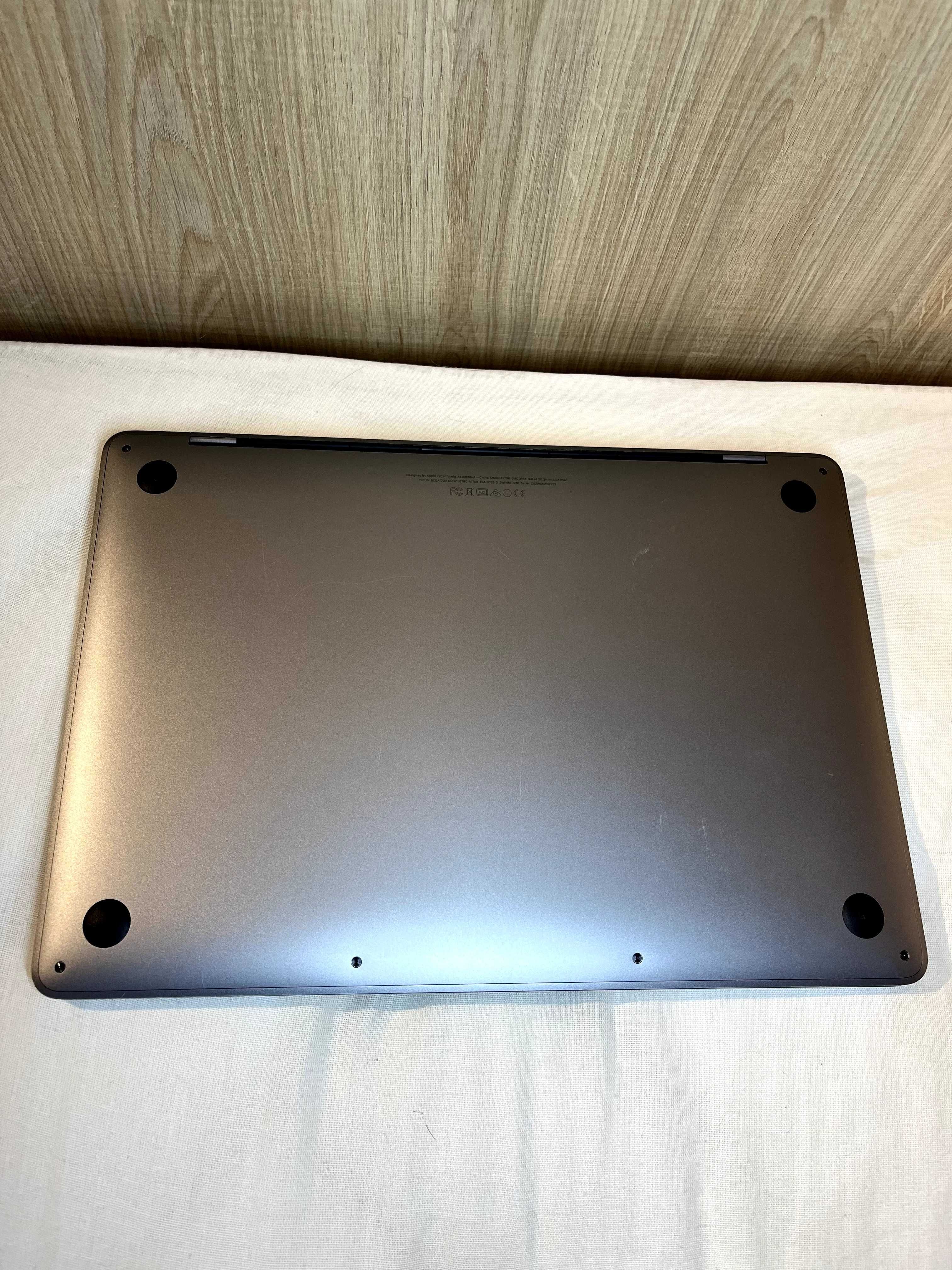 MacBook Pro  13 (2017) - Core i5 - 8GB SSD 256
