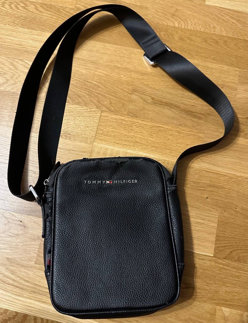 Сумка через плече Tommy Hilfiger