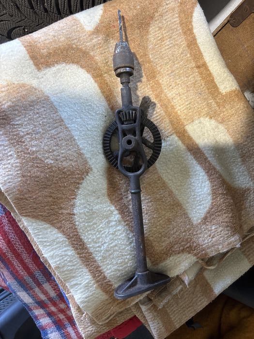 Stara ręczna wiertarka z PRL – do renowacji | retro narzędzie z duszą