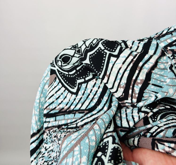 Niebieska asymetryczna sukienka na ramiączkach w ornament S 36 H&M