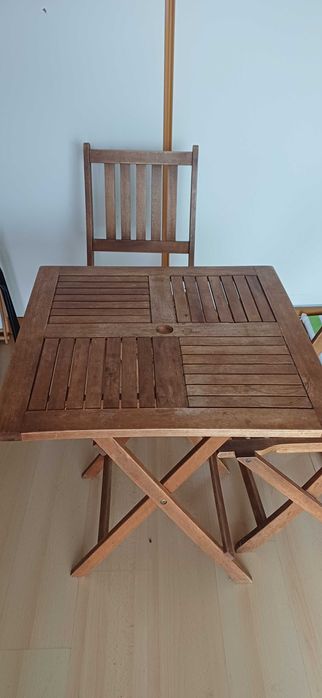 Mesa com 2 cadeiras