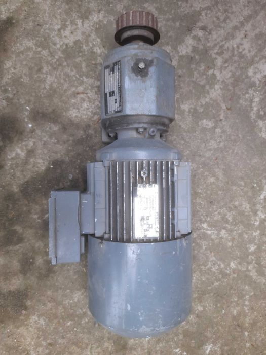 Motoreduktor SEW-EURODRIVE Z hamulcem modułowym.0,22/0,90 KW