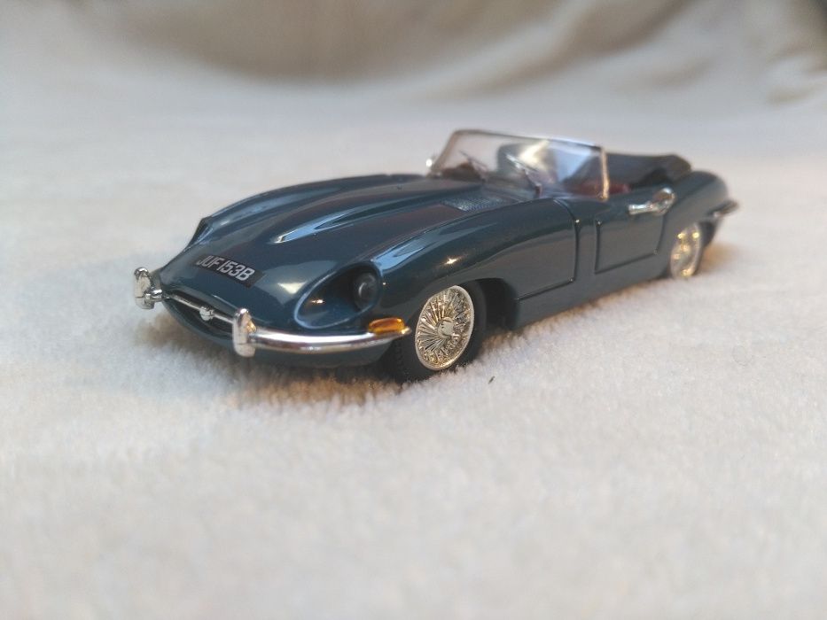 Jaguar E-type cabrio 1/43 Lledo Vanguards