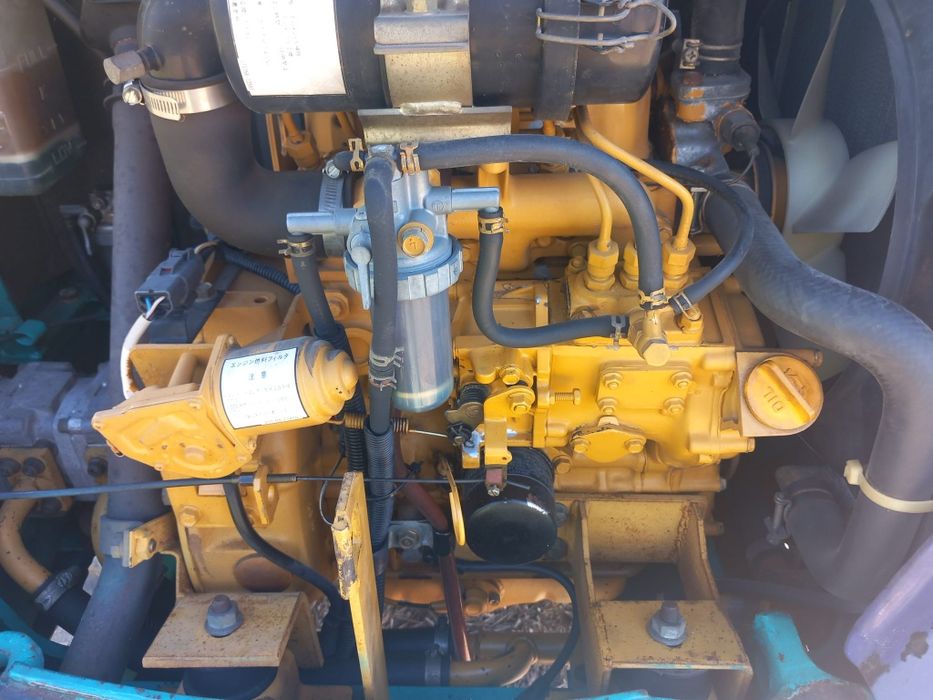 Mini giratória 1500kg  pc 007rasto em bom estado de uso motor memo kom