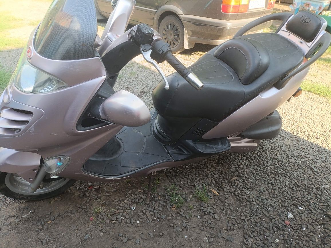 Продам максі скутер 250
