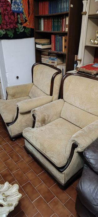 Vendo dois sofás usados