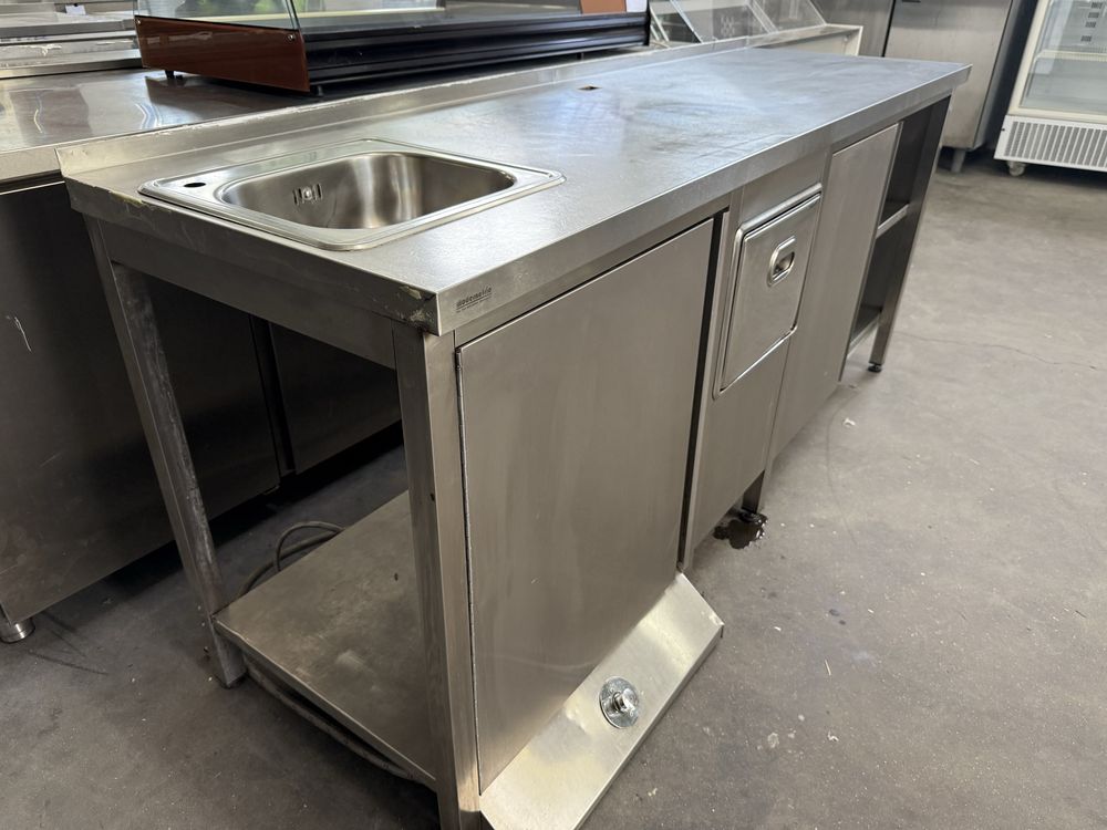 Bancada em inox para maquina de cafe com pio e tulha
