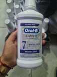 Oral B 3D white Wybielający płyn do płukania jamy ustne 500mlj
Oral-