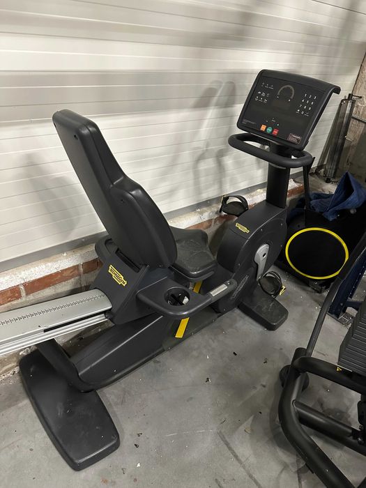 TECHNOGYM rower poziomy Excite 1000 LED