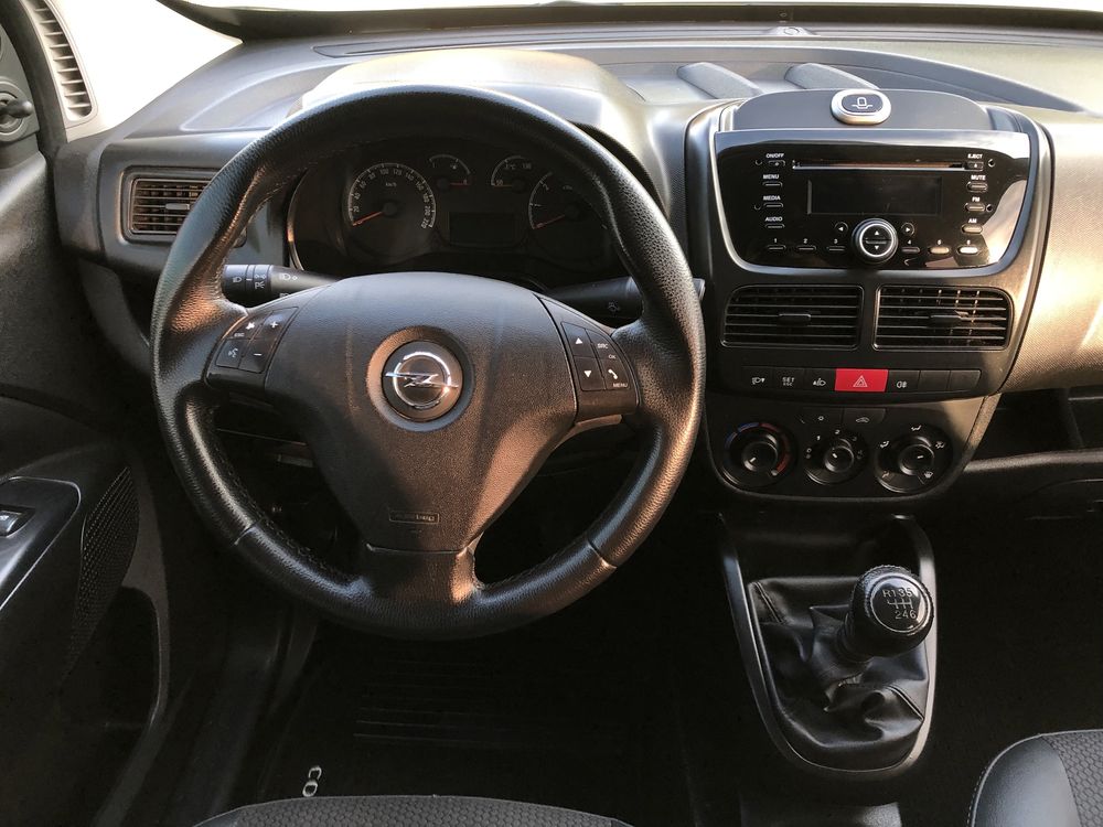 Продам Opel Combo-пас 2014р 1,6 дизель,6-мехКПП.