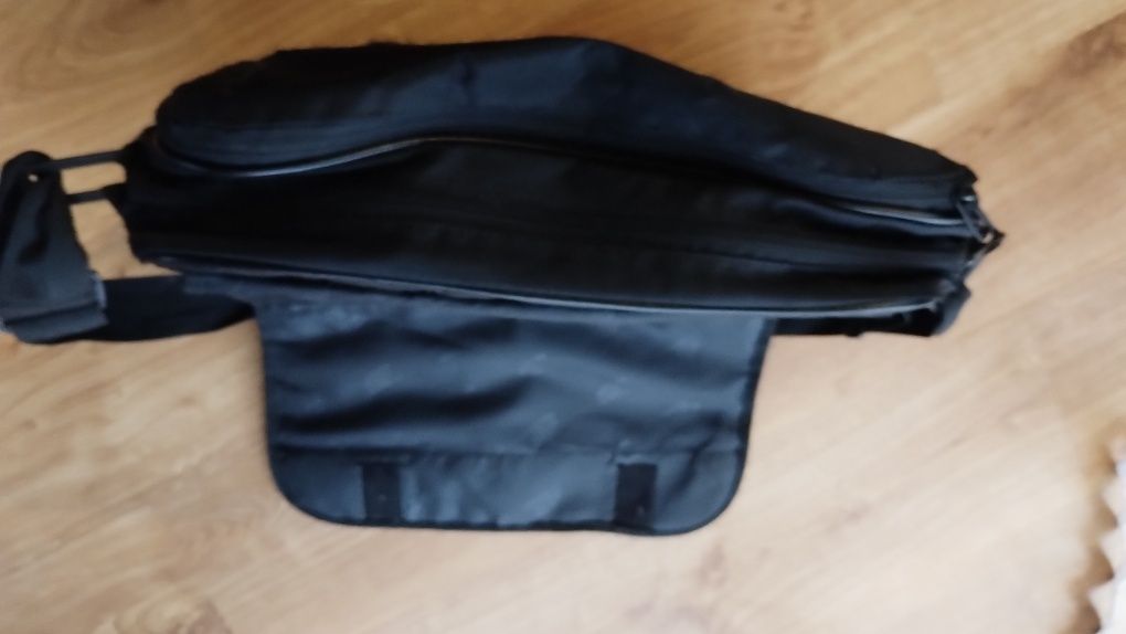 Teczka na ramię na laptopa 4F