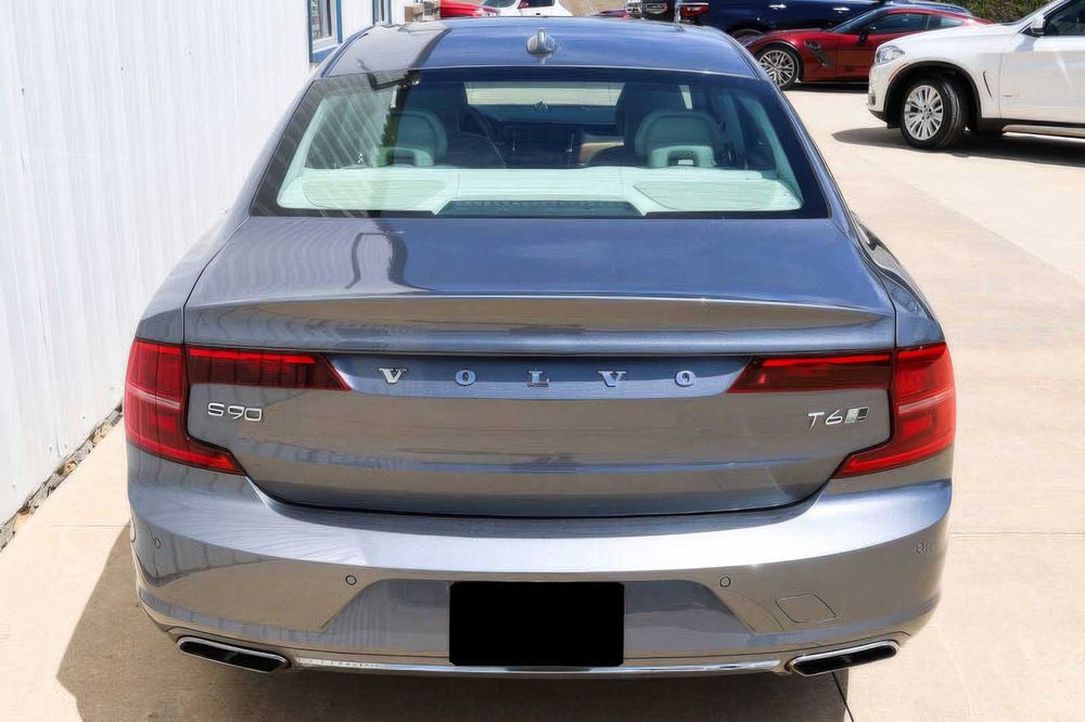 Volvo S90      2018