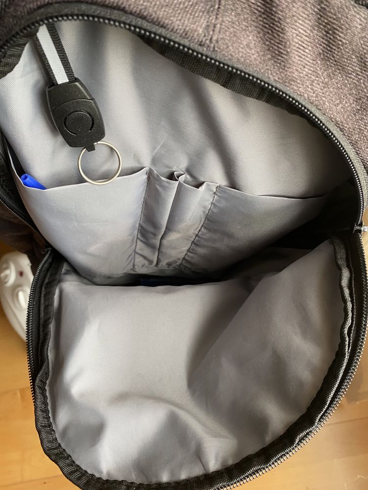 Mochila multiuso com doca usb