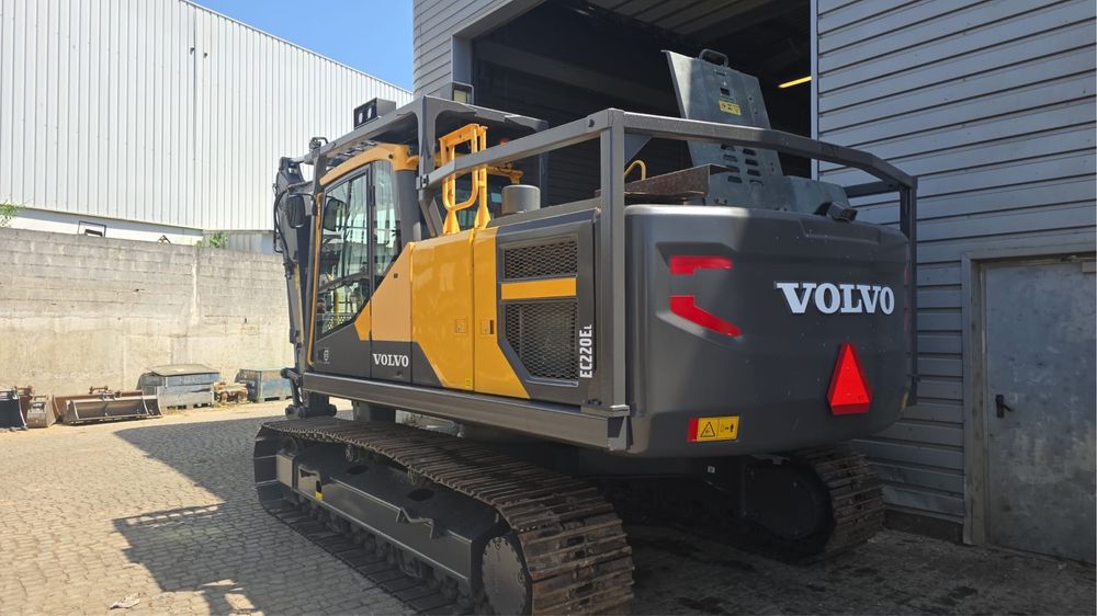 Escavadora Volvo EC220EL C/ Proteções Florestais