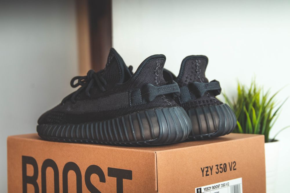 YEEZY BOOST 350 V2 - 43 1/3 - ONYX