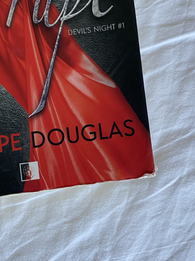 Corrupt (Devil’s Night #1), Penelope Douglas
