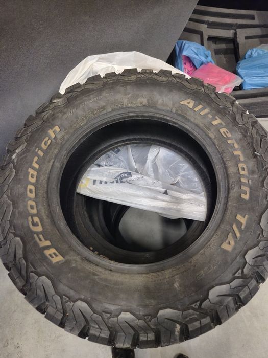 Продам майже нові покришки