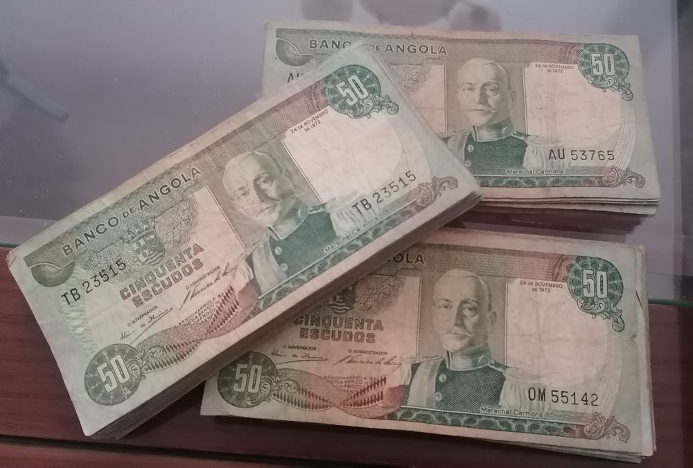 Lote de 150 notas de Angola