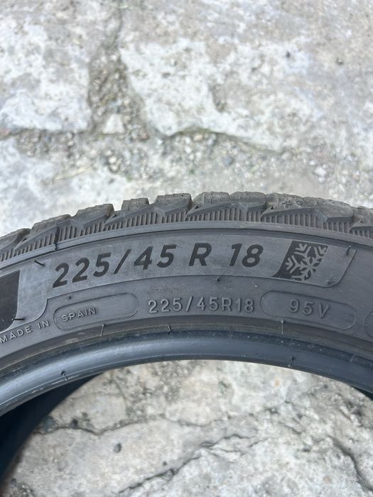 Opony zimowe Michelin Pilot Alpin 5 225/45 R18, 2024 rok