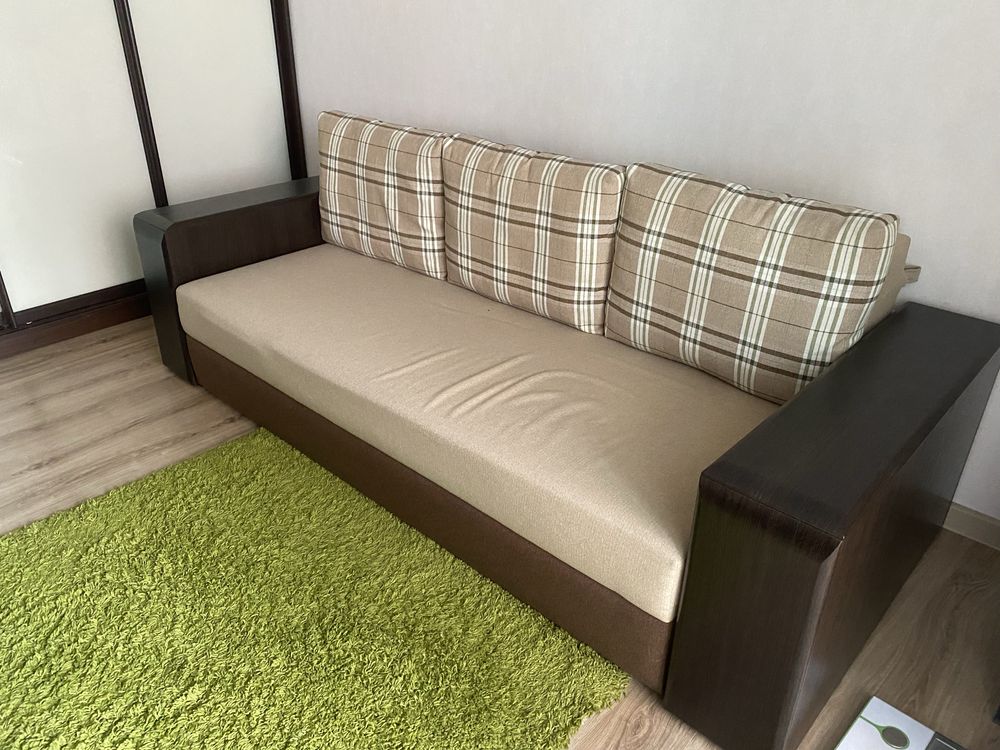Продам диван з місцями для зберігання