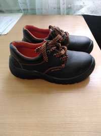 Жіночі робочі черевики -шкіряні розмір 38( 24,5- 25 см) - Нові