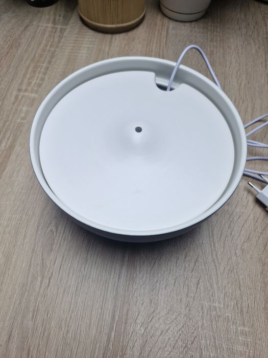 Fontanna ceramiczna dla kota
