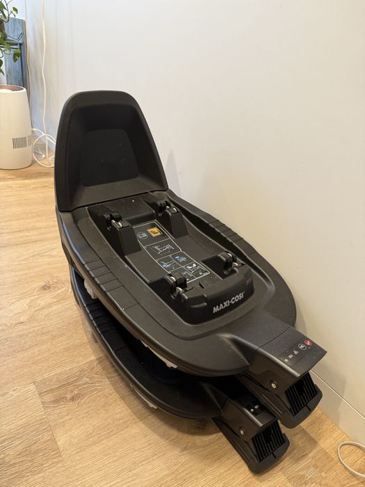 Продаємо платформу isofix maxi cosi family fix3