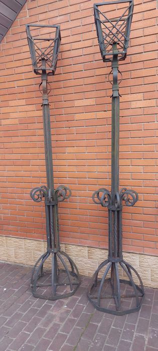 Продам светильник уличный металлический,кованный.