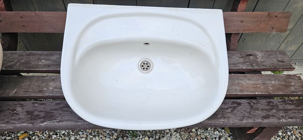 Umywalka zlew ścienny.