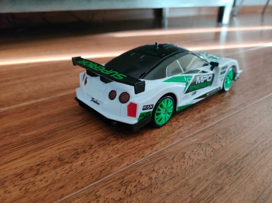 Auto GTR Zdalnie sterowane RC do Driftu, napęd na 4 koła, 4x4, 2 x Aku