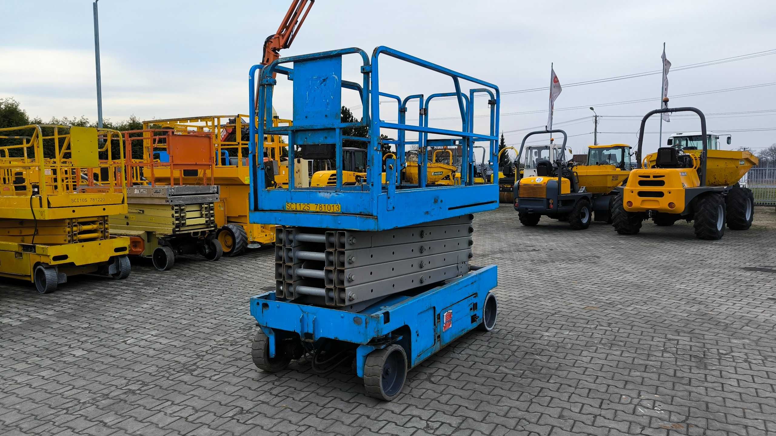 Elektryczny podnośnik nożycowy GENIE GS 3246 rok 2008 cena 20500 netto