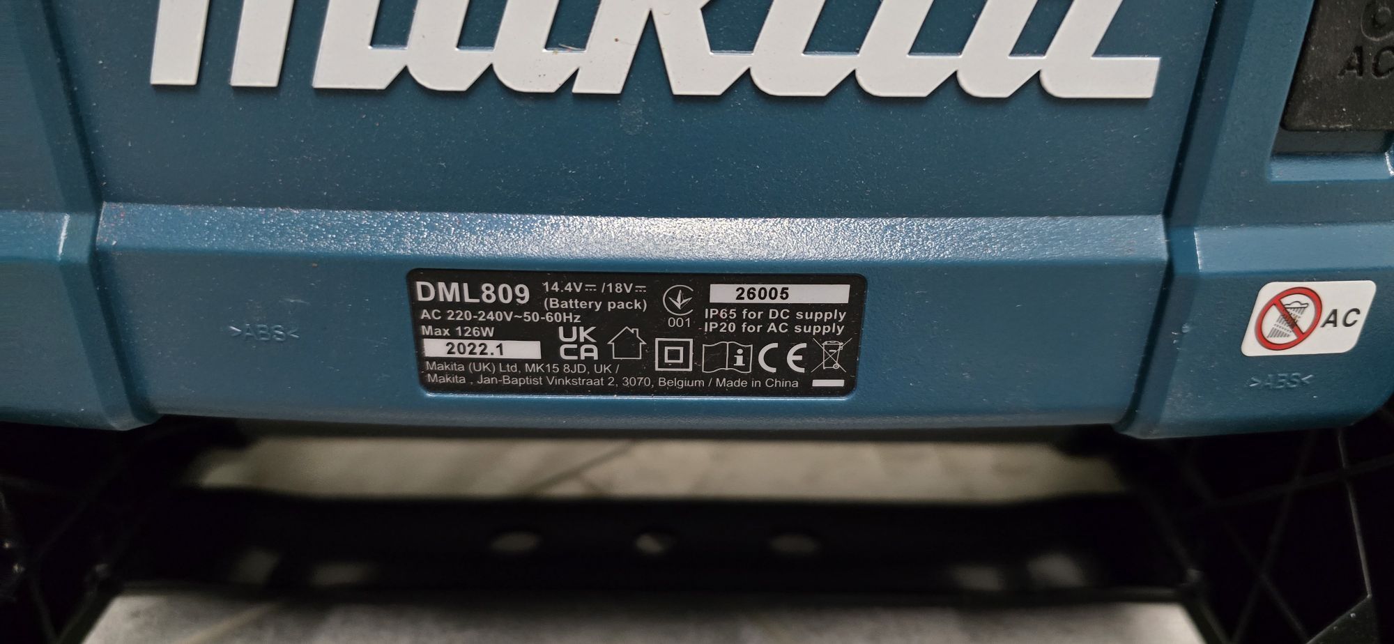 Makita DML809 lampa robocza hybrydowa LED 18v