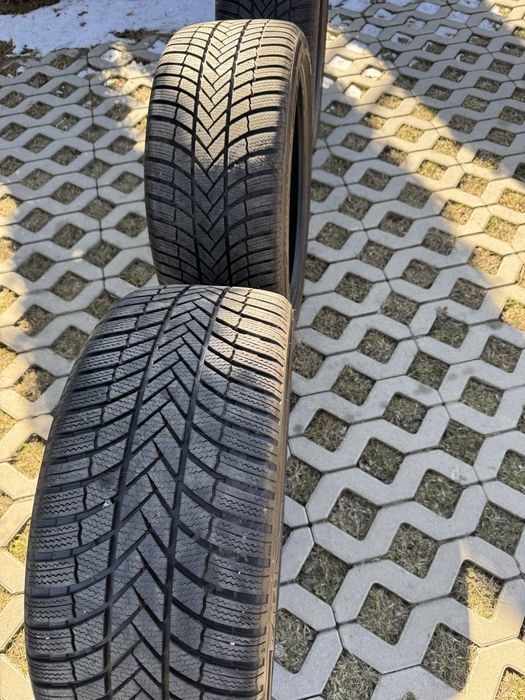 Opony zimowe Bridgestone 245/ 40 r19 prawie nowe