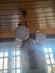 Candeeiro de teto com 3 globos + lampadas em otimo estado